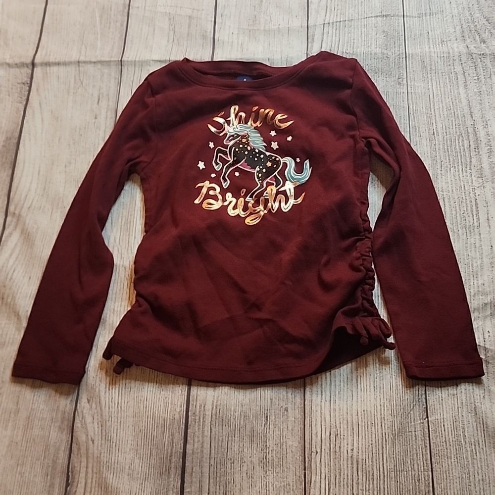 Girls size S 6-7 Old Navy shirt.